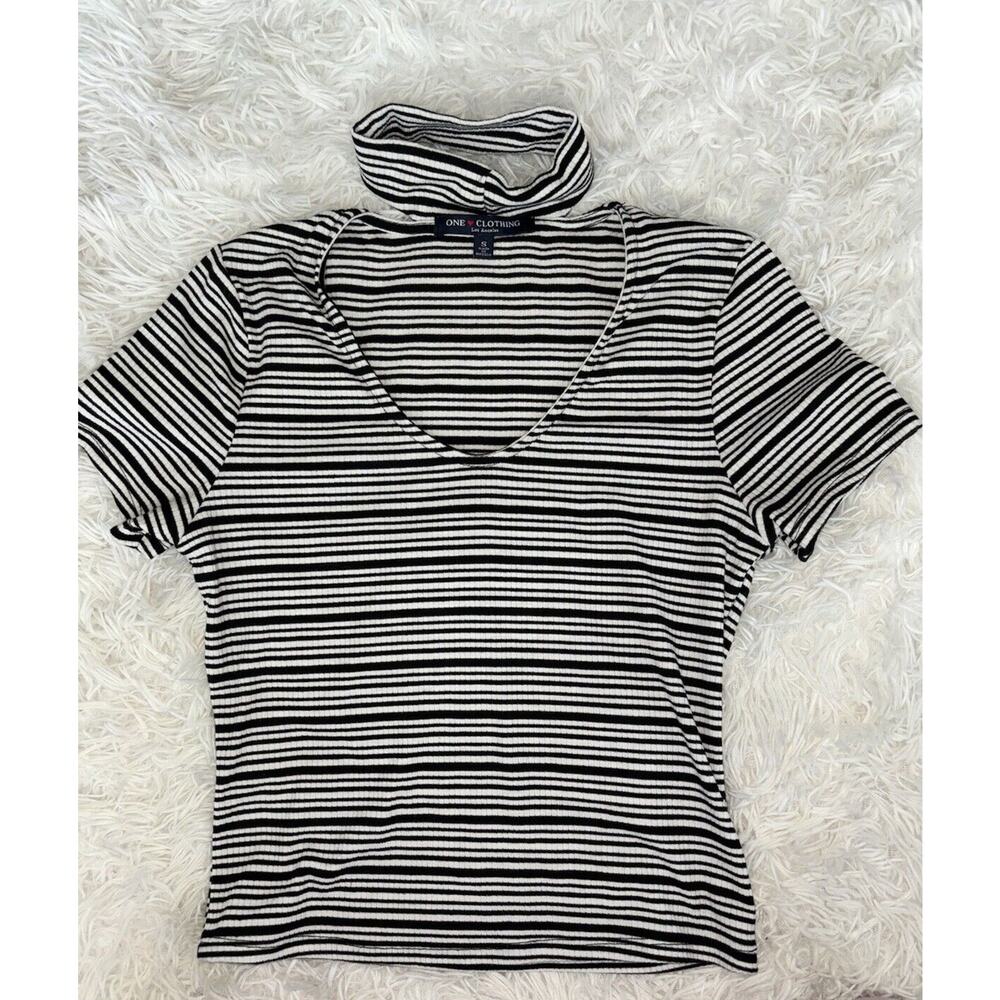 One Clothing Los Angeles Sz. S Black & White Striped Top. Cute, Great Shape